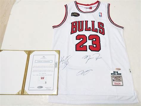 michael jordan autographs forged